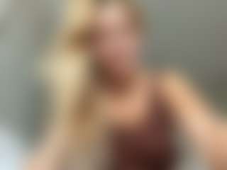 Live cam show with KyleBeatty - Fingers on Gym Cam Girls