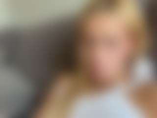 Live cam show with KyleBeatty - Latina Mature on Milfs Live