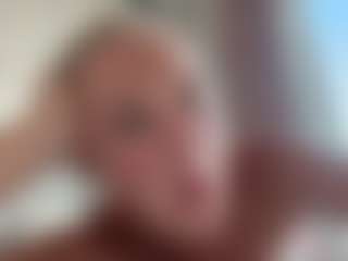 Live cam show with KyleBeatty - Latina MILF on AdultVida.com