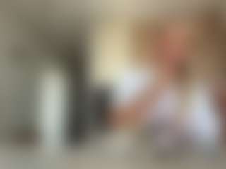 Live cam show with KyleBeatty - Skinny MILF on intimatelivegirls.com