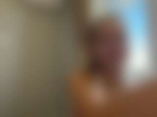 Live cam show with KyleBeatty - Latina MILF on Camsoda