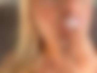 Live cam show with KyleBeatty - Amateur MILF on Dolls Live