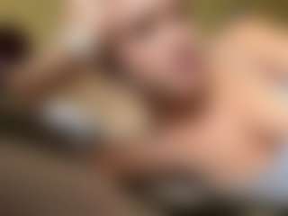 Live cam show with KyleBeatty - Petite MILF on AdultVida.com