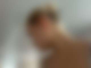 Live cam show with KyleBeatty - Skinny MILF on Hubzter Live