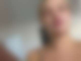 Live cam show with KyleBeatty - Squirt Mature on TottyGirls