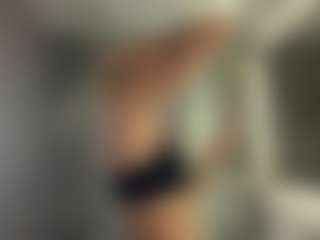 Live cam show with KyleBeatty - Petite MILF on Dare Cams