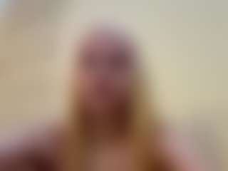 Live cam show with MedaSchur - Teen (18+) on StripNow