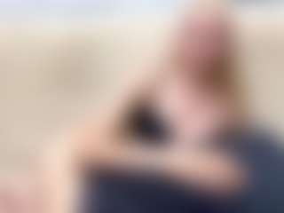 Live cam show with MedaSchur - Camel Toe on liverealitysex.com