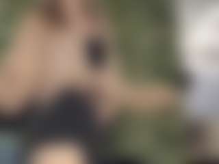 Live cam show with NarcisaBeazer - Pornstar Public on CamwithHer