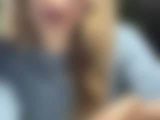 Live cam show with NarcisaBeazer - Nipple Piercings on AdultVida.com