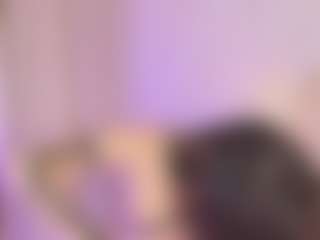 Live cam show with AdharaMancini - Average on dropp.cam