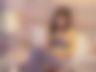Live cam show with AdharaMancini - Average on Milfs Live