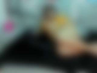 Live cam show with isabela - Spank on studioflirtlive.com