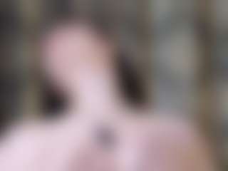 Live cam show with VIKI - Ebony on Uber Horny
