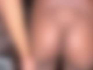 Live cam show with Lealicks - Mobile Young Adult on 1on1-livenow