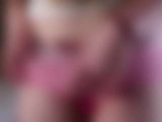 Live cam show with SharleneZinser - Striptease on UwU Esports