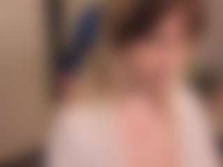 Live cam show with Silknsin777 - Striptease on AdultVida.com