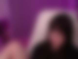 Live cam show with AlmaClark - Chubby on StripNow
