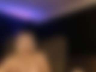 Live cam show with AstridJade - Public on CamClone