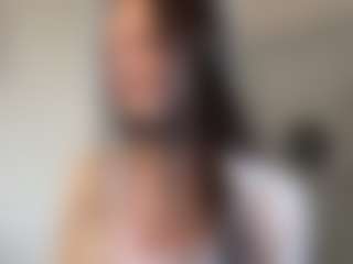 Live cam show with Olivia - Raven Hair on AdultVida.com