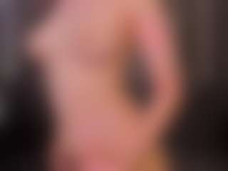 Live cam show with Lune - Bedroom on StripNow