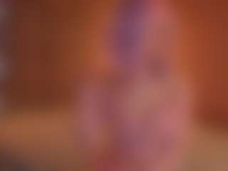 Live cam show with Lune - Oil on Camsoda