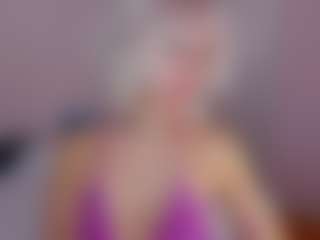 Live cam show with MonroSugar - Petite on TeamSkeetLive