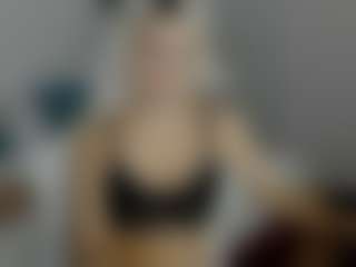 Live cam show with MonroSugar - Thin on StripNow