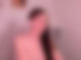 Live cam show with KAYA - Belly on Hubzter Live
