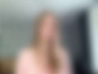 Grace MILF webcam performer live streaming
