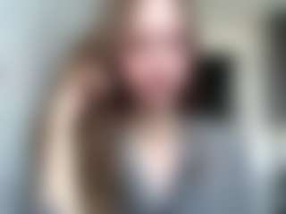 Grace MILF webcam performer live streaming