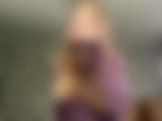 Grace MILF webcam performer live streaming