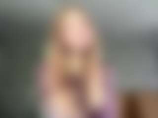 Grace MILF webcam performer live streaming