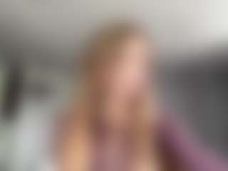 Grace MILF webcam performer live streaming