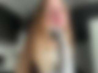 Grace MILF webcam performer live streaming