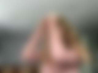 Grace MILF webcam performer live streaming