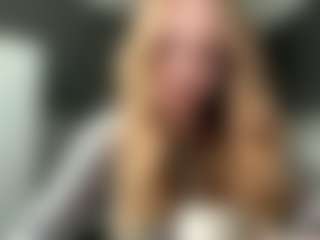Grace MILF webcam performer live streaming