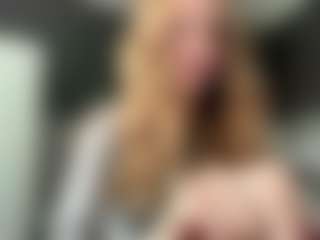 Grace MILF webcam performer live streaming