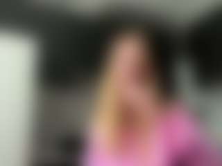 Grace MILF webcam performer live streaming