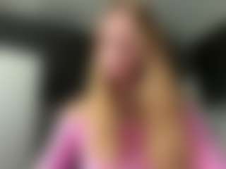 Live cam show with Grace - Striptease MILF on milfzrlive.com