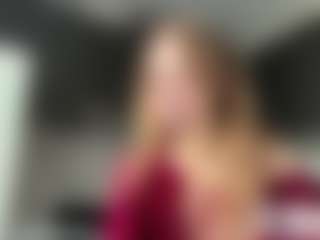 Grace MILF webcam performer live streaming