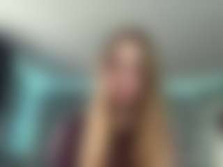 Live cam show with Grace - Petite MILF on crypto-cams