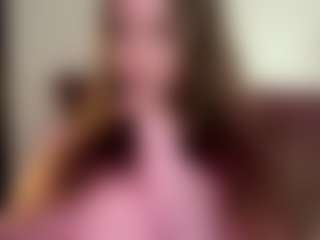 Grace MILF webcam performer live streaming