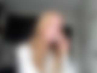 Live cam show with Grace - Blonde Hair Petite on Camsoda