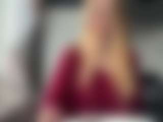 Live cam show with Grace - Skinny MILF on Stripli.com