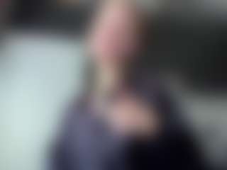 Grace MILF webcam performer live streaming