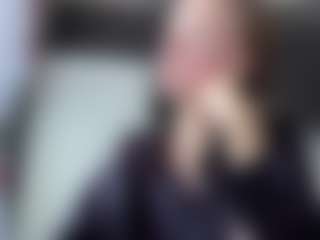 Grace MILF webcam performer live streaming