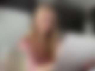 Live cam show with Grace - Petite MILF on Dolls Live