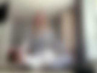 Grace MILF webcam performer live streaming