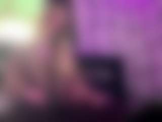 Grace MILF webcam performer live streaming